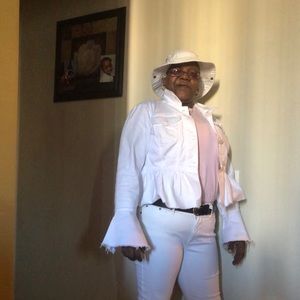 Meet your Posher, Cassandra